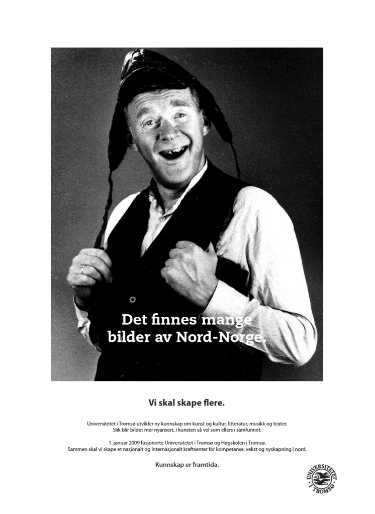 Et svart-hvitt-bilde av en smilende mann i tradisjonelle norske klær som holder en ulllue over hodet. Hvit tekst på norsk ligger over bildet, og en informasjonsmelding vises nedenfor.