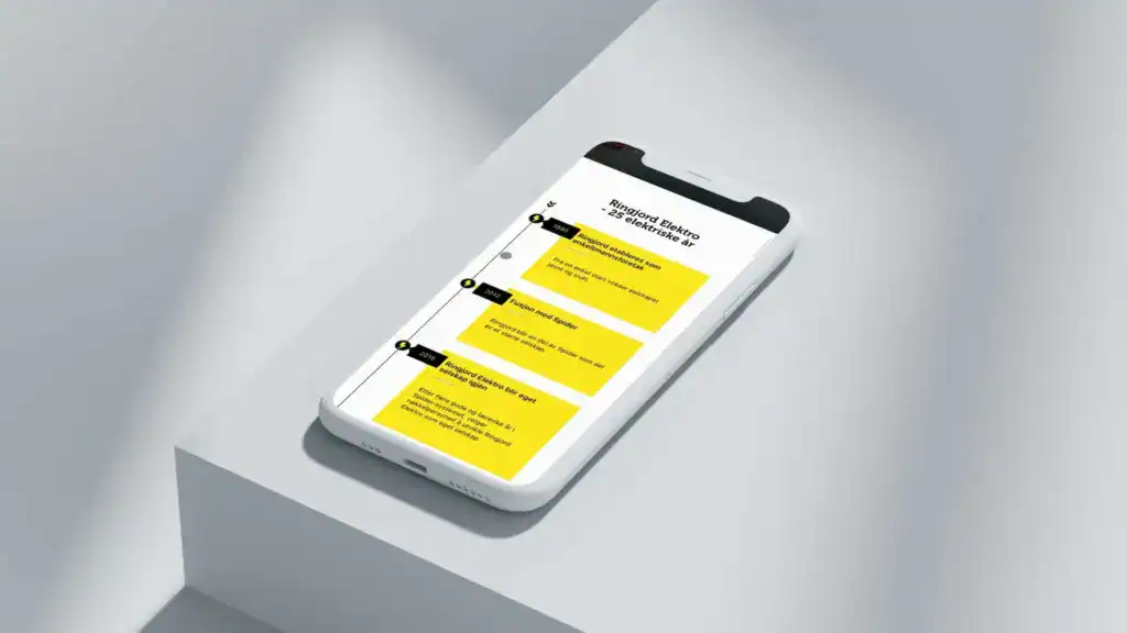 En hvit smarttelefon på en lysegrå overflate viser et nettsted med en svart overskrift og tre gule tekstbokser, som hver inneholder trinnvis informasjon om forretningsplanlegging.